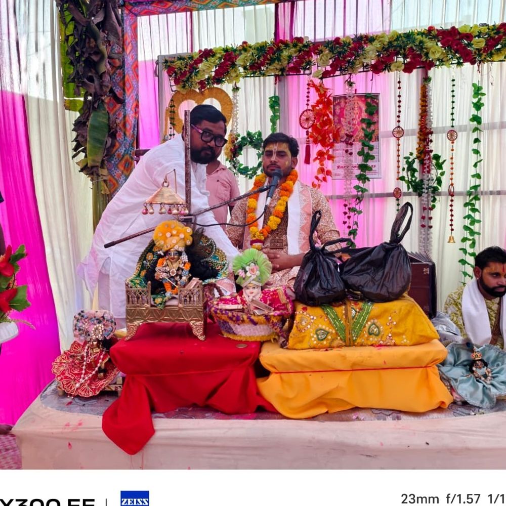 असालतगंज में भागवत कथा:धार्मिक अनुष्ठान में शामिल होकर भक्तों ने सुना कथा , संतों से लिया आशीर्वाद