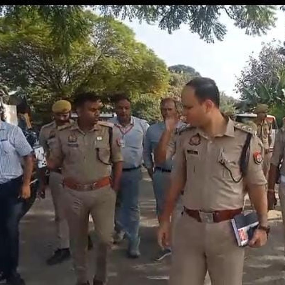 राजघाट पर मूर्ति विसर्जन की सुरक्षा व्यवस्था का जायजा:रायबरेली में एएसपी पवन गौतम ने तैयारियों का निरीक्षण किया, रूट डायवर्जन भी होगा