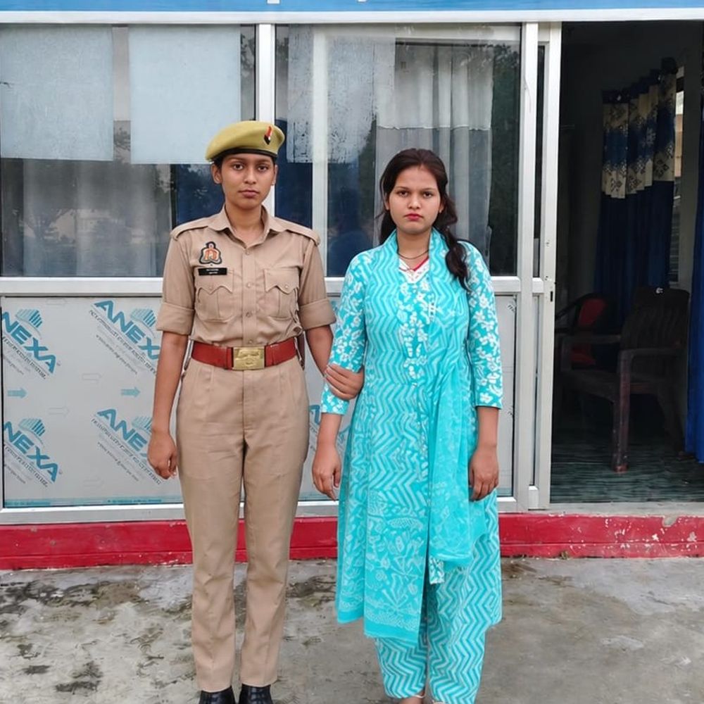 गालीबाज पल्लवी शुक्ला को गोंडा पुलिस ने किया गिरफ्तार:एसडीएम करनैलगंज ने जमानत शर्तों के उल्लंघन के बाद भी फिर दी जमानत,जमानत मिलने बाद गाली देने पर सपा कार्यकर्ता द्वारा कराए गए मुकदमे में हुई कार्रवाई।