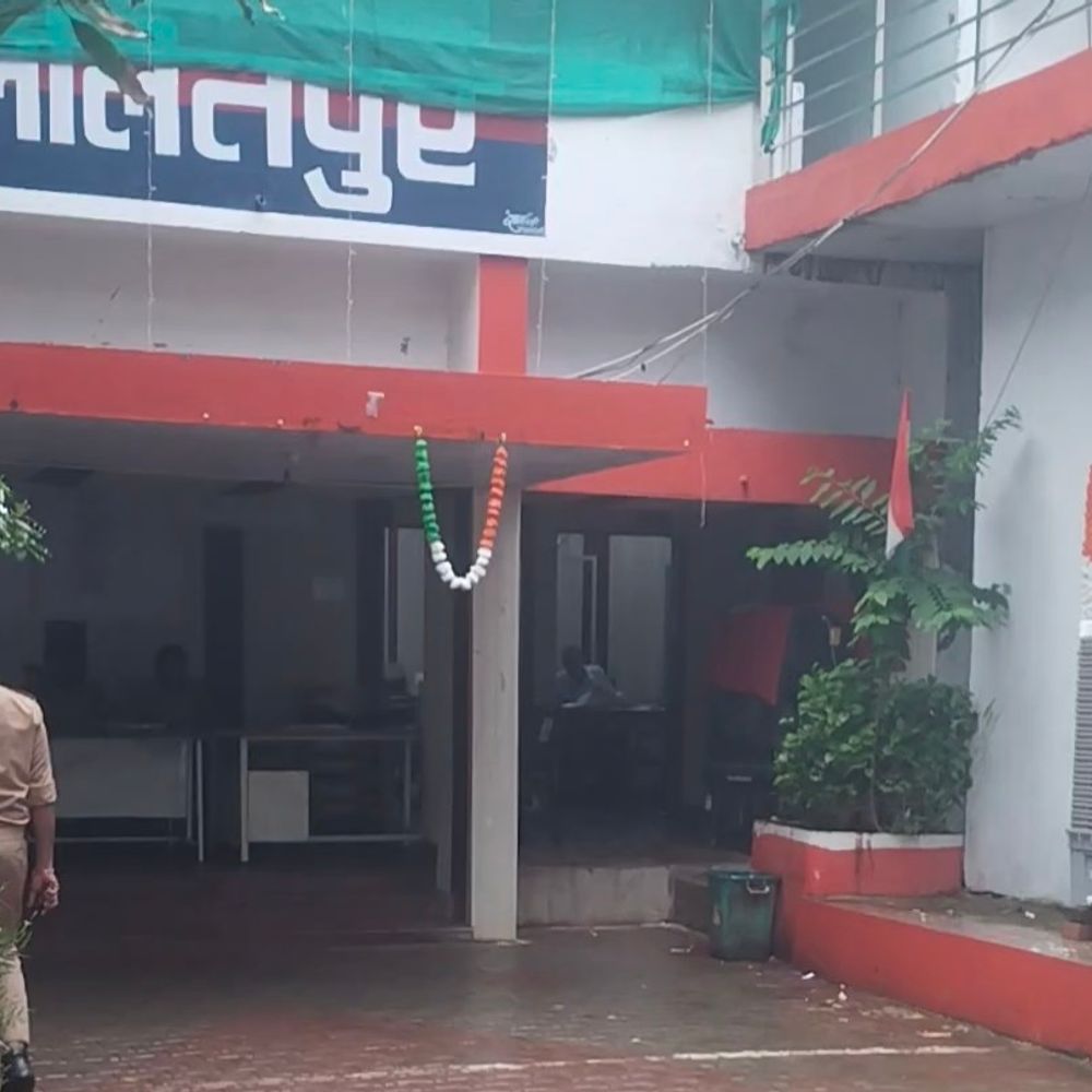 ललितपुर में छात्र से मारपीट,दो दिन बाद 4 पर FIR:कोचिंग सेंटर के पास की थी मारपीट, पुलिस आरोपियों की तलाश में जुटी