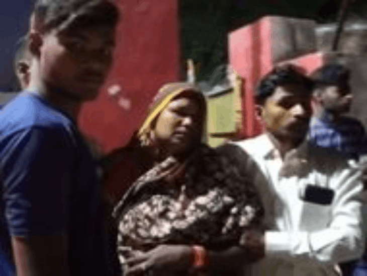 आज अखबार नहीं आएगा, पढ़िए फतेहपुर की बड़ी खबरें:विसर्जन के दौरान 5 युवक डूबे, 3 की मौत, बाइक सवार लुटेरों ने महिला से छीना मोबाइल