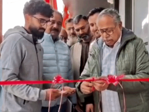 जम्मू-कश्मीर के पुलवामा में RSS का पहला स्थायी कार्यालय खुला:प्रभारी बोले- यह बदले कश्मीर की तस्वीर, अब बच्चे पत्थर नहीं किताबें उठाना चाहते हैं