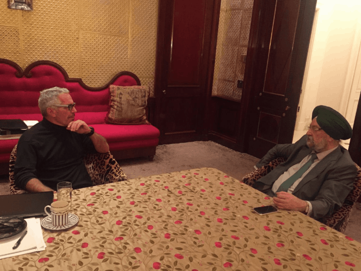 यौन अपराधी एपस्टीन और मंत्री हरदीप पुरी की फोटो वायरल:मंत्री ने कहा था- कभी अकेले नहीं मिला; कांग्रेस का सवाल- फिर तस्वारें कहां से आईं