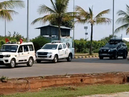 राष्ट्रपति द्रौपदी मुर्मू पहुंचीं रायपुर:लोकभवन में जारी करेंगी ₹200 का स्मारक सिक्का, एयरपोर्ट से लोकभवन तक ट्रैफिक प्रभावित