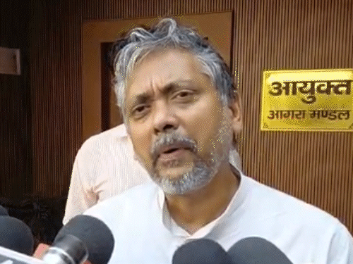 आगरा शिक्षक एमएलसी चुनाव, तीन बूथों पर 26-अक्टूबर को रीपोलिंग:सपा ने लगाए थे बूथ कैप्चरिंग के आरोप, फूट-फूट कर रोए थे सपा प्रत्याशी