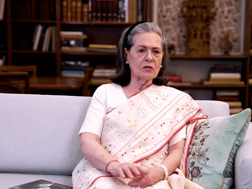 सोनिया बोलीं-राजीव और मैंने प्यार और खुशियों भरी दुनिया बसाई:रेस्टोरेंट में मुलाकात, यहीं प्यार की शुरुआत; X पर अपनी किताब का किस्सा पोस्ट किया