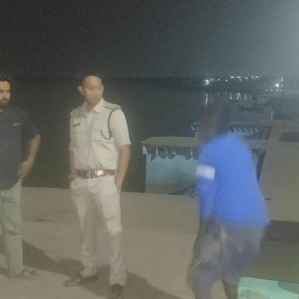 दैनिक भास्कर की खबर का असर:पुलिस-आबकारी की संयुक्त टीम ने नर्मदापुरम के घाटों पर मारा छापा, एक नशेड़ी पकड़ाया