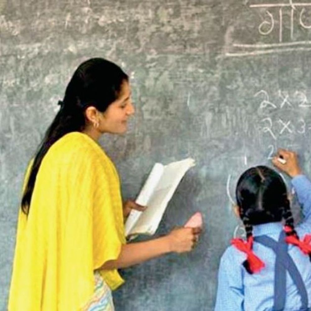अधिकारियों और शिक्षकों के लिए छुट्‌टी पर नया आदेश:अब कागज पर अर्जी से नहीं मिलेगी छुट्टी, ऑनलाइन आवेदन जरूरी हुआ