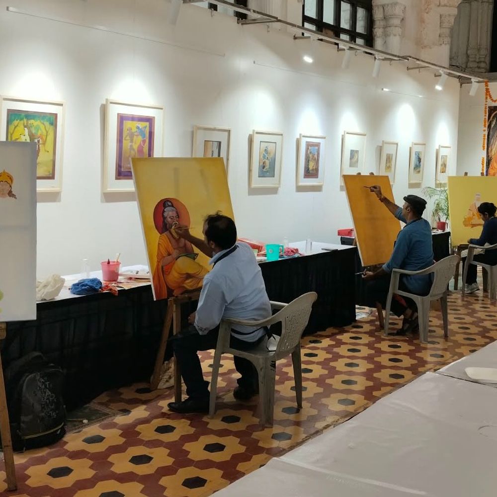 लखनऊ वाल्मीकि जयंती पर चित्रकला शिविर का आयोजन:महर्षि वाल्मीकि के जीवन को कैनवास पर उकेरा, कलाकार बोले - जीवन-दर्शन , विचारों को कला के माध्यम लोगों तक पहुंचाना उद्देश्य'