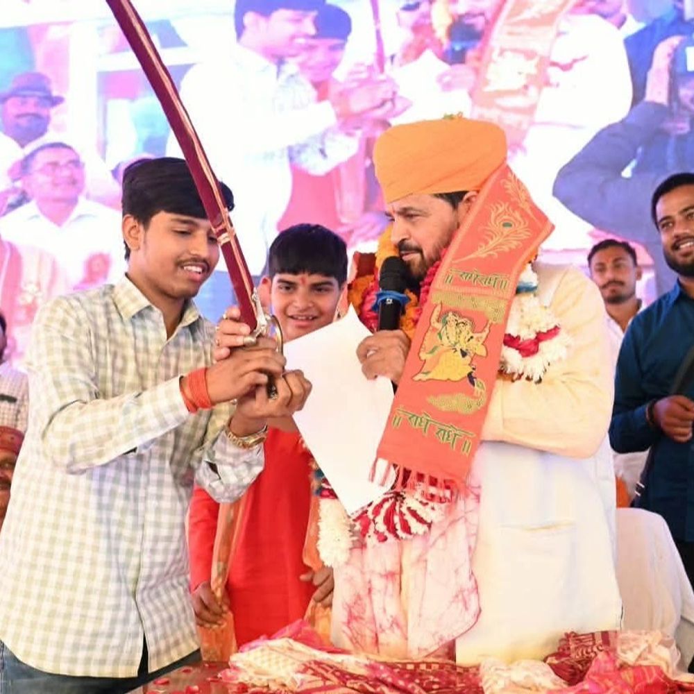 'PM के माता-पिता पर कमेंट कर कांग्रेस गर्त में गई':बलरामपुर में बृजभूषण शरण सिंह का पलटवार, कहा- ये एक मुद्दा पकड़कर भटकते रहते हैं
