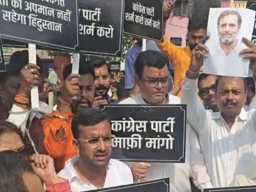 खड़गे की टिप्पणी के विरोध में भाजपा का प्रदर्शन:हजरतगंज में लालजी टंडन प्रतिमा से गांधी प्रतिमा तक निकलेगा मार्च