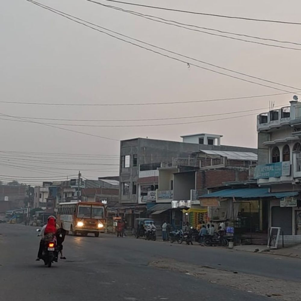 आजमगढ़ में टेम्प्रेचर 31°C:तेज धूप निकली, रुक-रुककर हवा बह रही, आज बारिश नहीं होगी