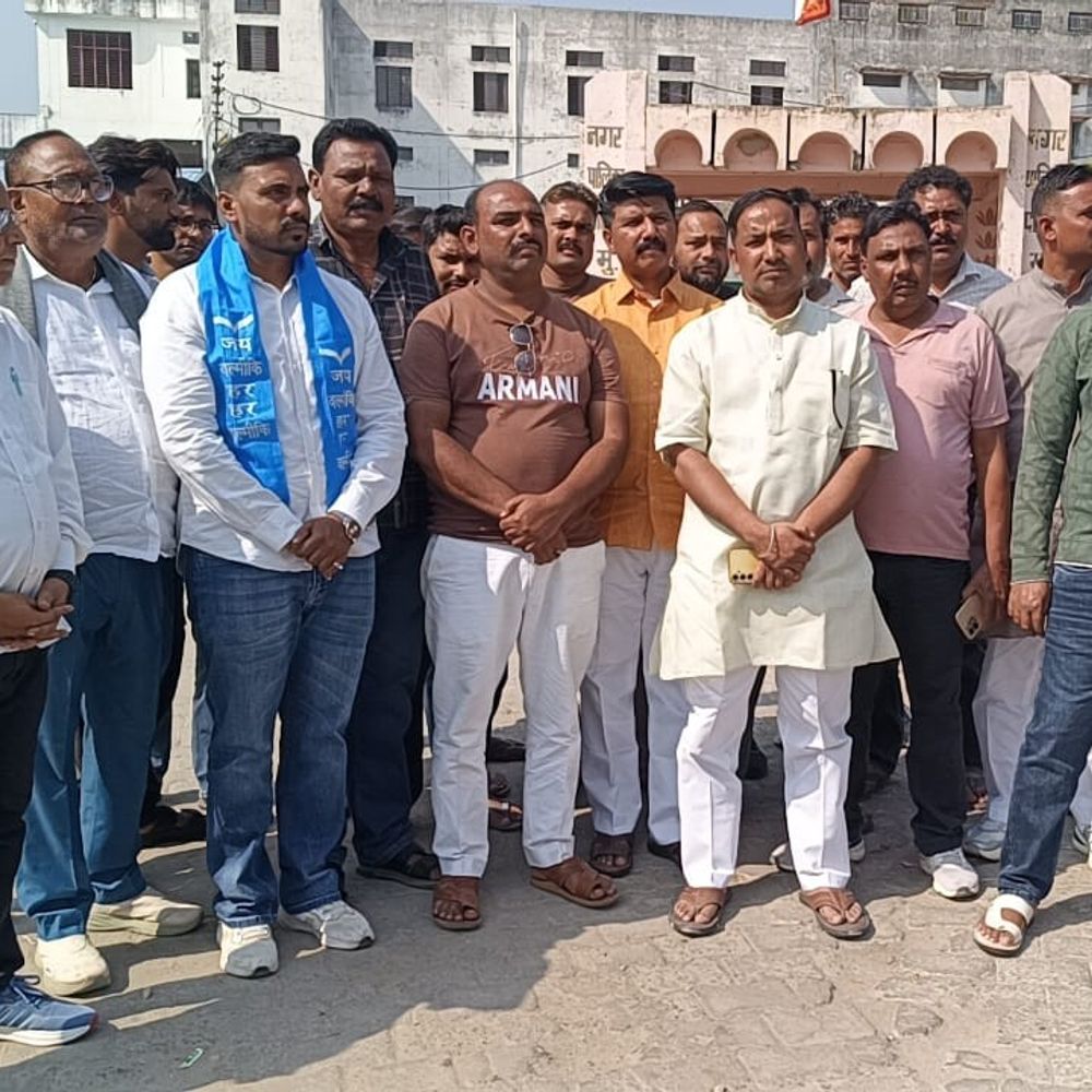 मुजफ्फरनगर में माइक विवाद पर वाल्मीकि समाज नाराज:खींचतान को लेकर की सपा नेता की निंदा, सार्वजनिक माफी मांगने की मांग की