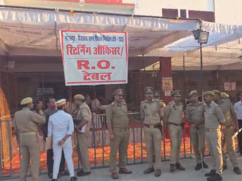 शिक्षक एमएलसी चुनाव की मतगणना शुरू:14 टेबल पर काउंटिंग, केंद्र पर 4-स्तरीय सुरक्षा; भाजपा-सपा प्रत्याशी मौजूद