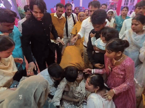 दहेज में थार नहीं दी, दूल्हा नहीं लाया बारात:गोंडा में सदमे में दुल्हन बेहोश, अस्पताल में भर्ती, मां बोली- मिन्नतें करने पर भी नहीं माने