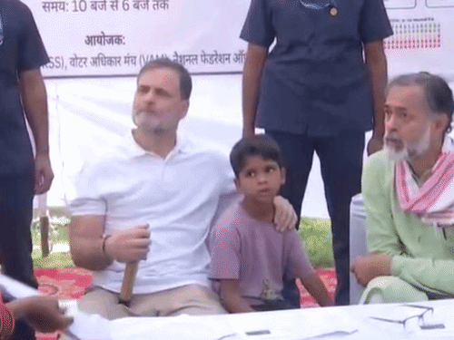 राहुल गांधी बोले- टॉप लेवल से वोट चोरी हो रही:गरीबों के नाम वोटर लिस्ट से काटे जा रहे; CEC के इस्तीफे तक आंदोलन जारी रहेगा