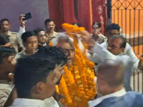 वाराणसी MLC चुनाव: सपा के लाल बिहारी यादव बने शिक्षक-एमएलसी:सांसद बोले- ये 27 के चुनाव का बिगुल है, स्नातक की काउंटिंग जारी