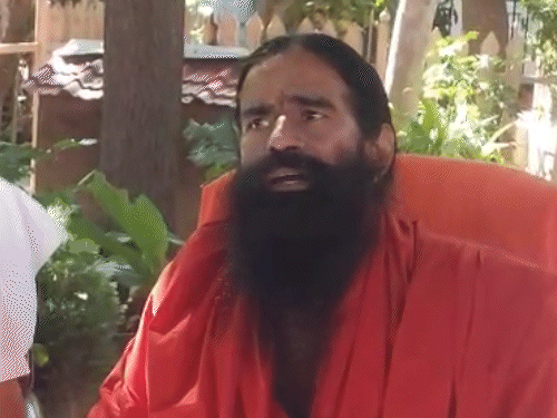 रामदेव बोले- भारत में कभी तख्ता पलट नहीं हो सकता:खड़गे और अखिलेश पर तंज- भगवान सद्बुद्धि दें, सनातन पर सवाल उठाने वालों पर बरसे