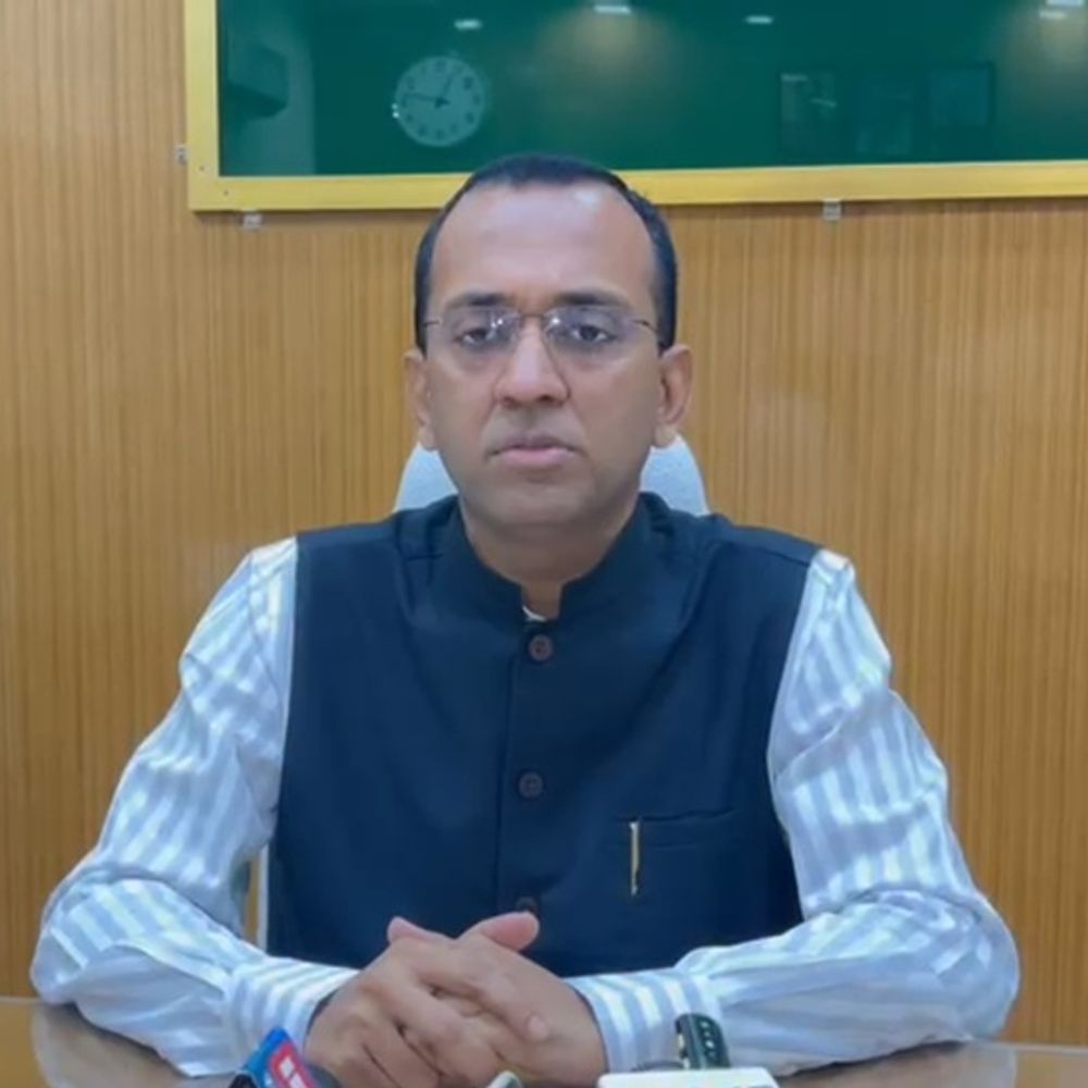 हेडमास्टर को सस्पेंड करने में देरी, BEO-BRC को नोटिस:कलेक्टर ने थमाया नोटिस, DEO ने हेडमास्टर को किया टर्मिनेट, 10 माह बाद कार्रवाई
