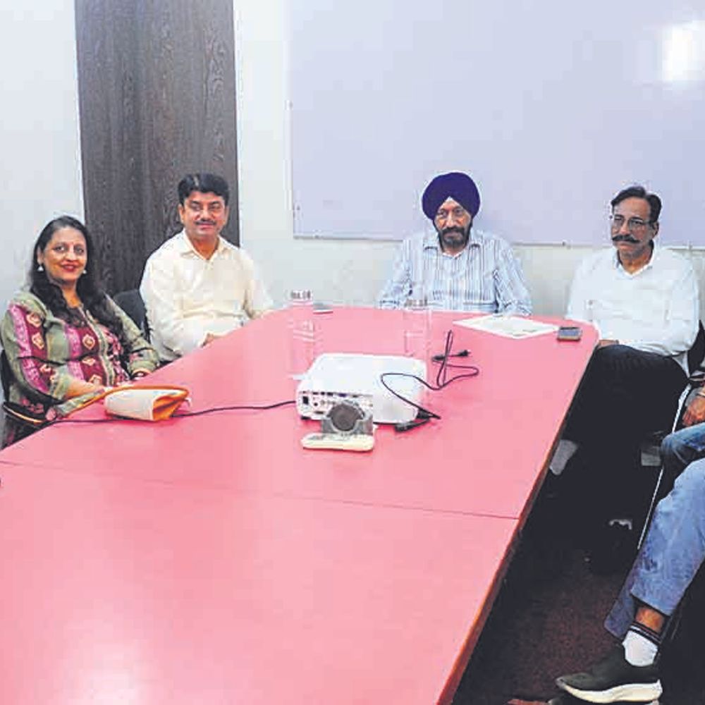 "सार्थक दीपावली' : स्कूली छात्र कच्ची बस्तियों में खुशियां बांटेंगे