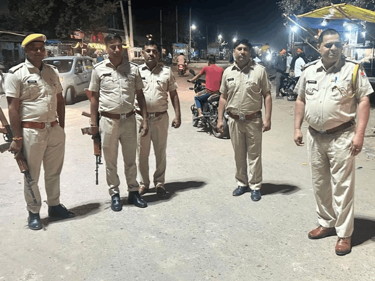 धौलपुर में गश्त, नाकाबंदी और वाहनों की जांच तेज:मतदान केंद्रों का निरीक्षण कर ग्रामीणों से किसर संवाद, बिना डरे वोट डालने की अपील