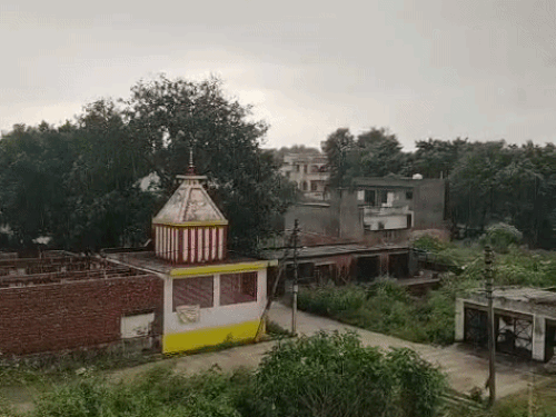 मेरठ में करवाचौथ पर सुबह से बूंदाबांदी:आसमान में छाए काले बादल, जानिए आज कैसा रहेगा मौसम