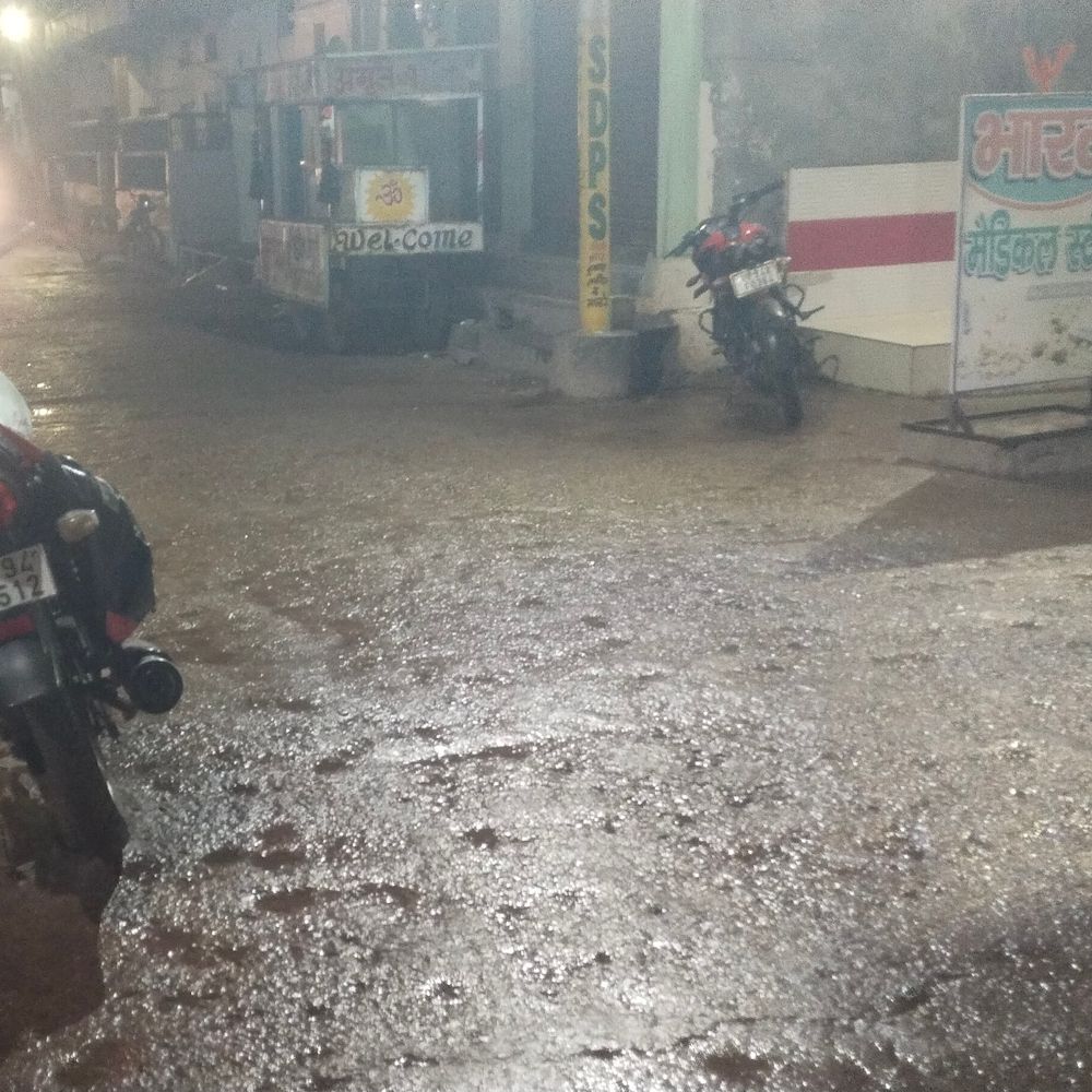 ललितपुर में चक्रवाती तूफान अर्नब का असर, बढ़ी ठंड:बूंदाबांदी से तापमान 23 डिग्री पहुंचा, किसान अलर्ट