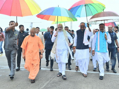 शाह ने योगी की तारीफ की, कहा- माफिया खत्म किए:यूपी में BJP अंगद का पैर, कोई हिला नहीं सकता, आपसी नाराजगी गोमती में बहाकर जाएं