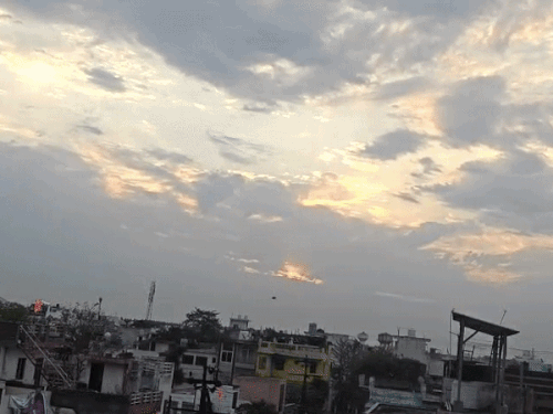 मेरठ में रातभर बारिश से 9 डिग्री तक गिरा तापमान:सुबह से आसमान में छाए काले बादल, वायु गुणवत्ता में सुधार