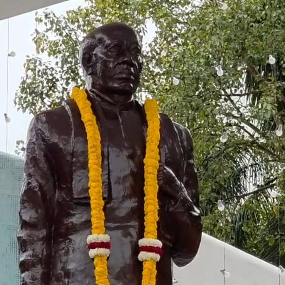 राष्ट्रीय एकता दिवस पर सरदार पटेल को किया नमन:सीएम योगी ने एक्स पर दी श्रद्धांजलि, कहा- राष्ट्र की शक्ति उसकी एकता में निहित है