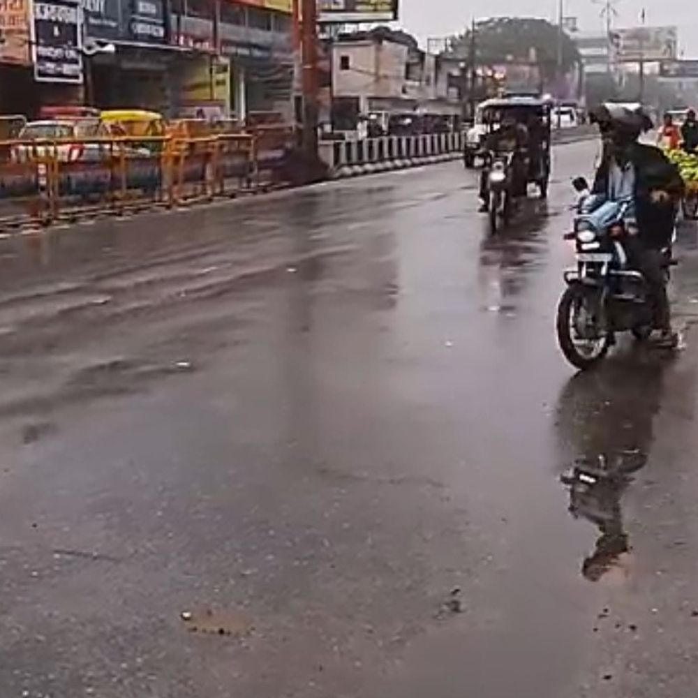 देवरिया में बारिश और हवा से ठंड बढ़ी:3 दिन से रुक-रुककर बारिश, 14 किमी प्रति घंटे की रफ्तार से चल रही हवा, कोहरा छाया