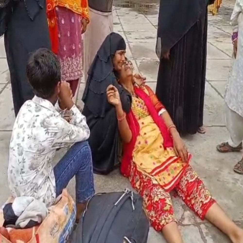 शाहजहांपुर में ठेला विवाद में सब्जी विक्रेता की हत्या:धारदार हथियारों से हमला, पिता घायल; तीन आरोपियों पर FIR