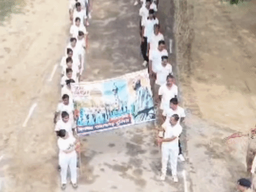 प्रतापगढ़ में रन फॉर यूनिटी:SP दीपक भूकर ने हरी झंडी दिखाकर किया रवाना; ड्रोन कैमरों से रखी गई निगरानी