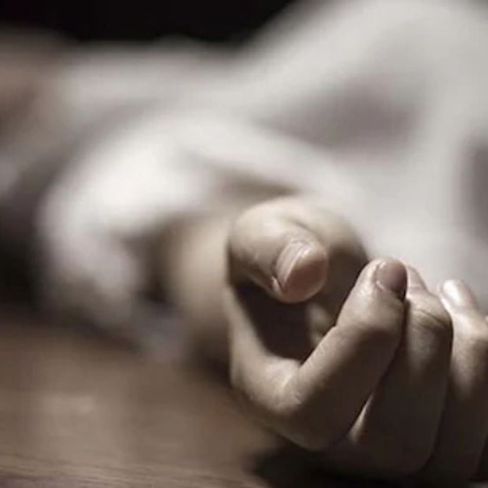 म्हाडाच्या उपनिबंधकाच्या पत्नीने उचचले टोकाचे पाऊल:राहत्या घरीच गळफास घेत संपवले आयुष्य, पतीच्या छळाला कंटाळून आत्महत्या केल्याचा संशय