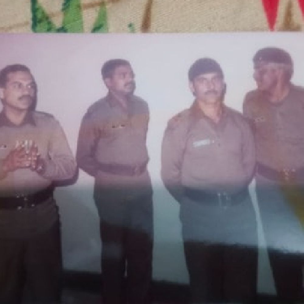 पुण्यात निवृत्त मुस्लीम सैनिकाच्या घरी जमावाचा गोंधळ:नागरिकत्वाचा पुरावा मागत ‘रोहिंग्या’ ठरवण्याची धमकी, रोहित पवारांनी व्यक्त केला संताप