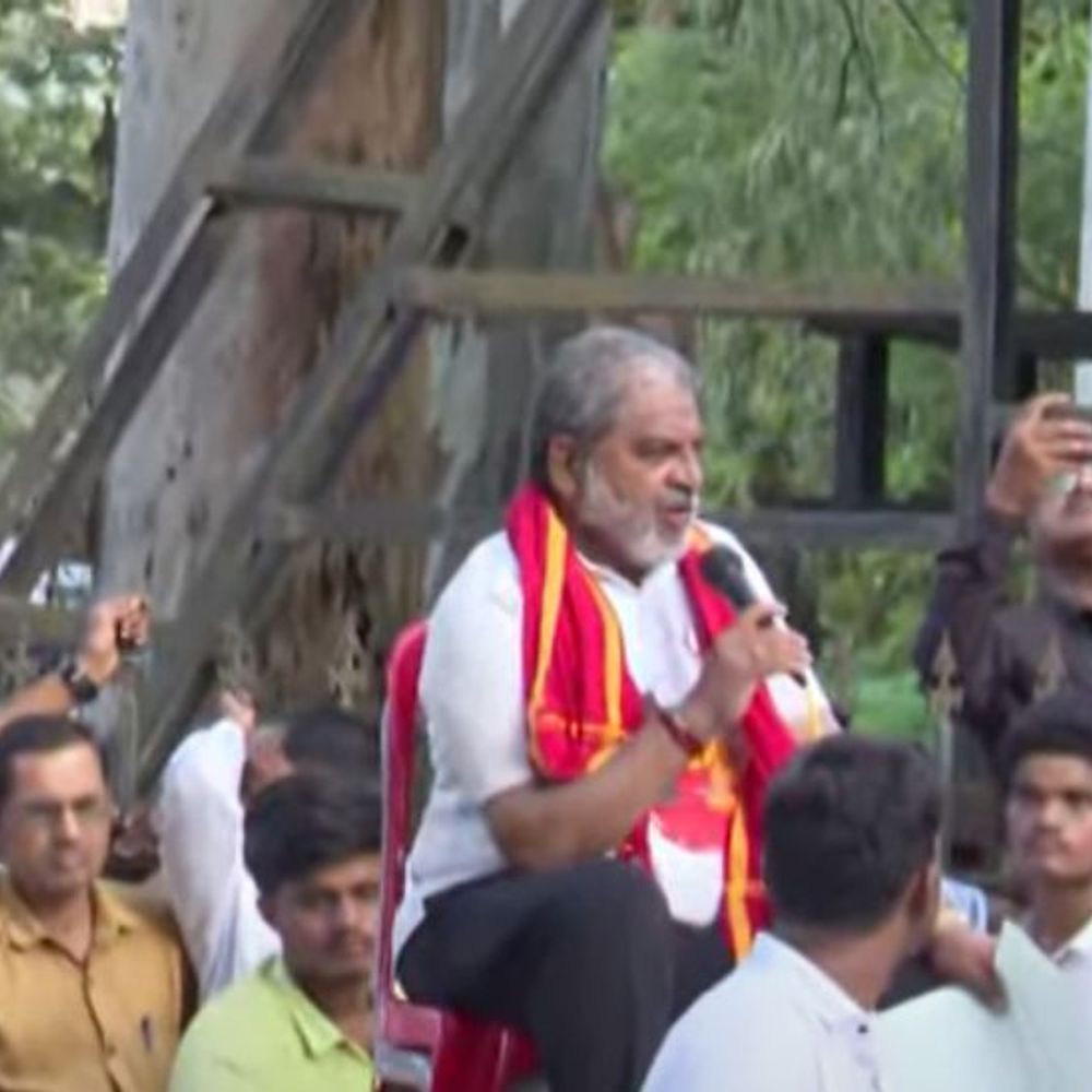 महादेवी हत्तीणीसाठी कोल्हापूरकरांची मूक पदयात्रा:वनतारा बोगस संस्था, अंबानीला भीक मागायला लावा; राजू शेट्टींचा हल्लाबोल