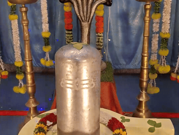 भगवान शिवाला समर्पित मंदिर जिथे सर्वात वजनदार शिवलिंग:151 किलो गंधकापासून बनवलेल्या वेदीवर 111 किलो शुद्ध पारा असलेला महादेव