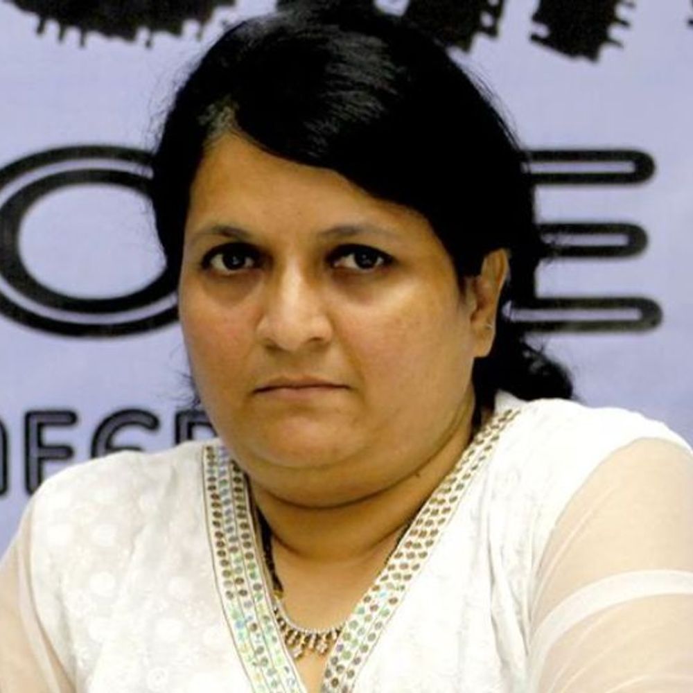 अंजली दमानियांना शिरपूर न्यायालयाचे वॉरंट:23 सप्टेंबरला हजर राहण्याचे आदेश, एकनाथ खडसे मानहानी प्रकरण येणार अंगलट?