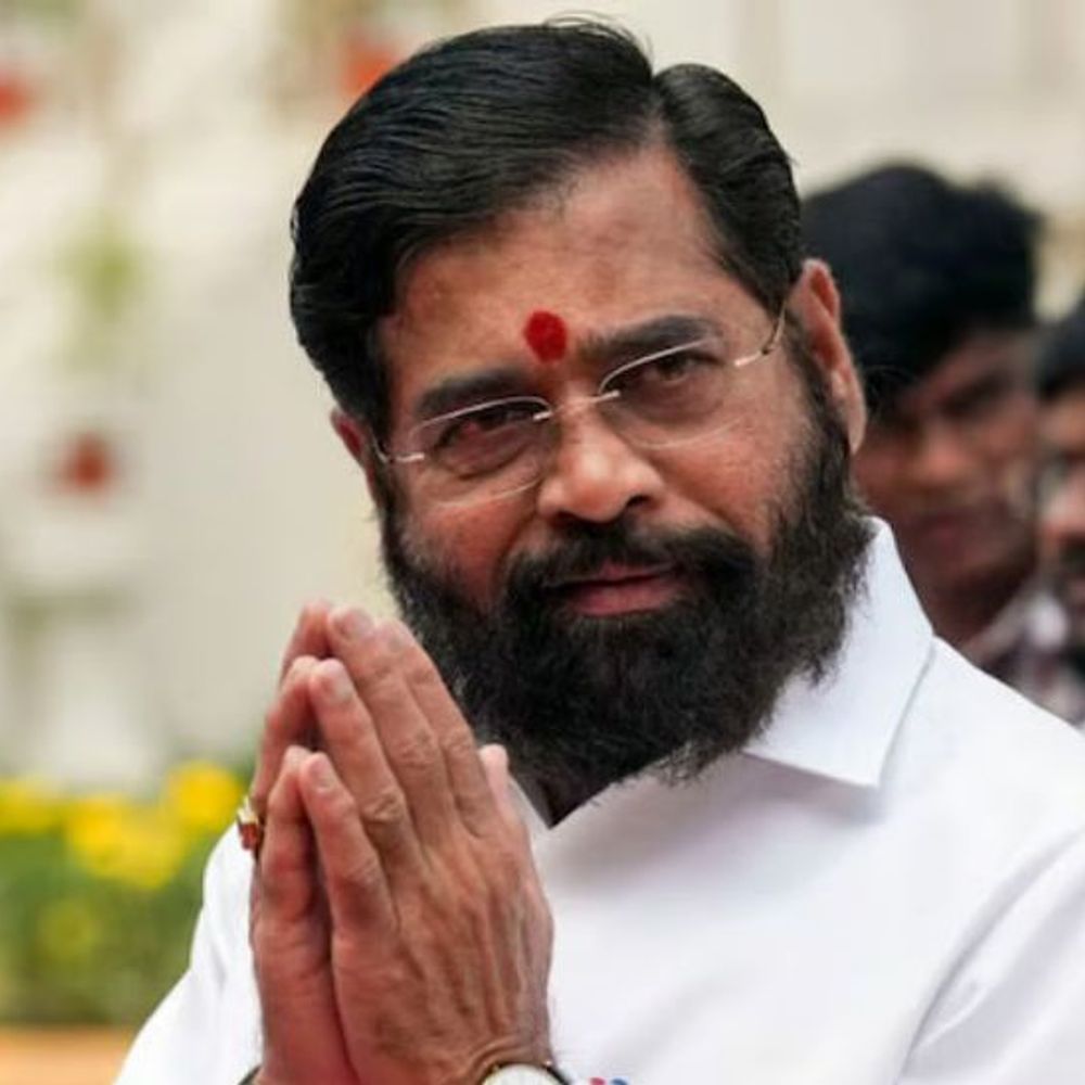 एकनाथ शिंदे म्हणजे कर्णा सारखे दानशूर:शरद पवार गटाच्या आमदाराचे शिंदेंचे तोंडभरून कौतुक, राजकीय वर्तुळात चर्चांना उधाण