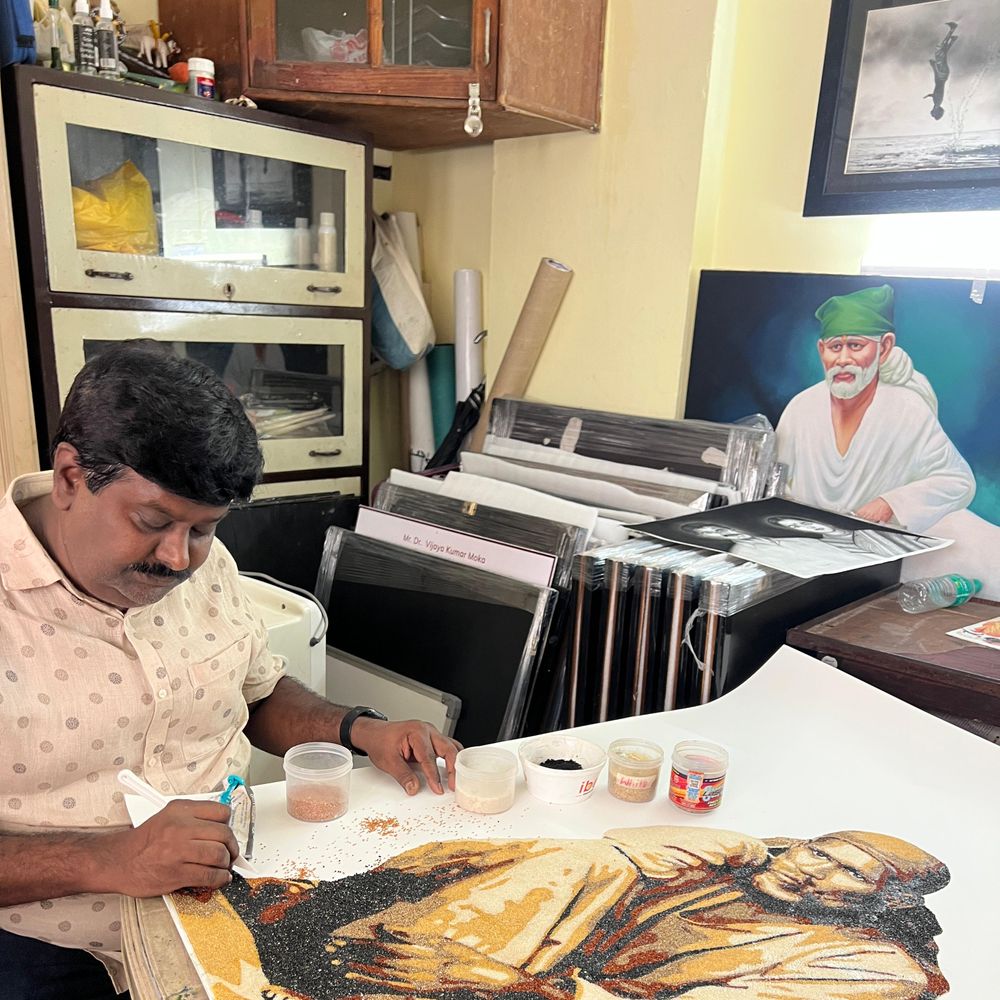 धान्य कणांतून साकारले शिर्डीच्या साईबाबांचे सुंदर रूप:आठ विक्रम संस्थांकडून मान्यता मिळालेले आंध्रप्रदेशचे मोक्का विजयकुमार एकमेव असल्याचा दावा