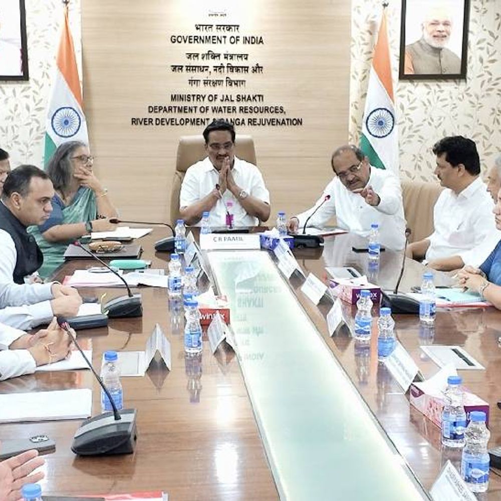 महाराष्ट्र-कर्नाटक पाणी वादात अखेर केंद्राचा हस्तक्षेप:अलमट्टी धरणाची उंची वाढवण्याचा फेरविचार होणार, CM फडणवीसांनी दिले होते पत्र