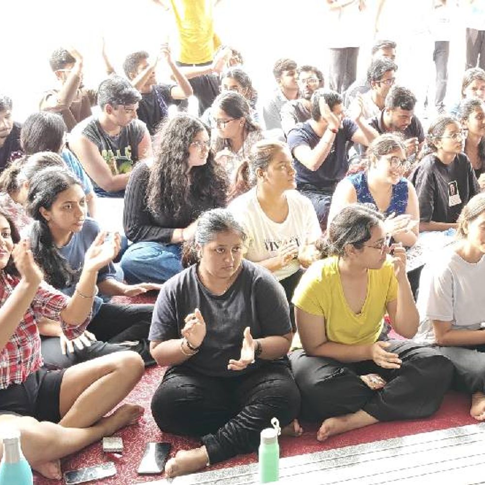 महाराष्ट्र राष्ट्रीय विधी विद्यापीठात विद्यार्थ्यांचे आंदोलन दुसऱ्या दिवशीही सुरू:निर्बंध लादले जात असल्याचे सांगत विद्यार्थ्यांचा ठिय्या