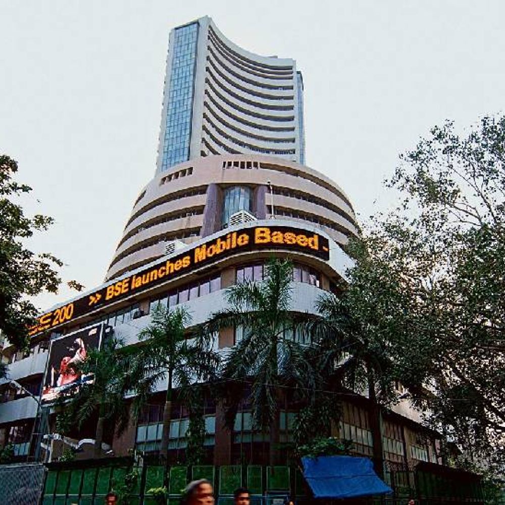 सेन्सेक्स 200 अकांनी घसरून 80,850 वर:निफ्टी देखील 50 अंकांनी घसरला; एनएसईचे बँकिंग आणि फार्मा निर्देशांक वधारले