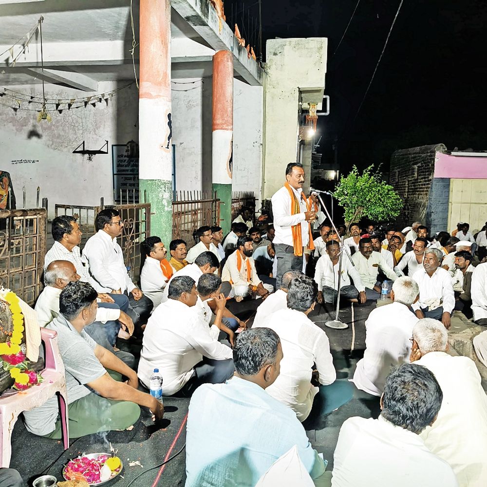 घोंगडी बैठक:मराठा आरक्षण लढ्यासाठी तडवळे सज्ज; मुंबई मोर्चात सहभागी होणार