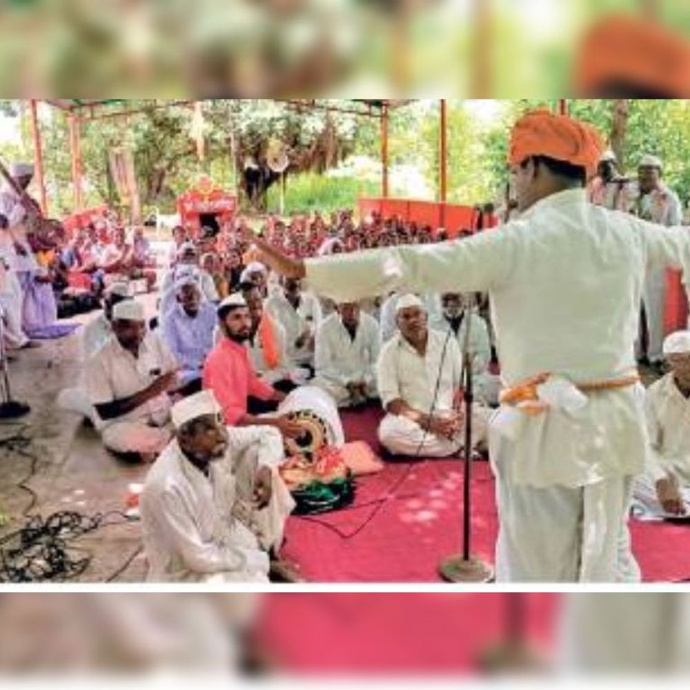 श्रावणमास:महिलांनो, सासू-सासरे, दीर, ननंदेशी सौजन्याने वागा, मोहोळ येथील विठ्ठल मंदिरात सोहाळ्याच्या जगताप महाराजांनी हरिकीर्तनातून केले प्रबोधन
