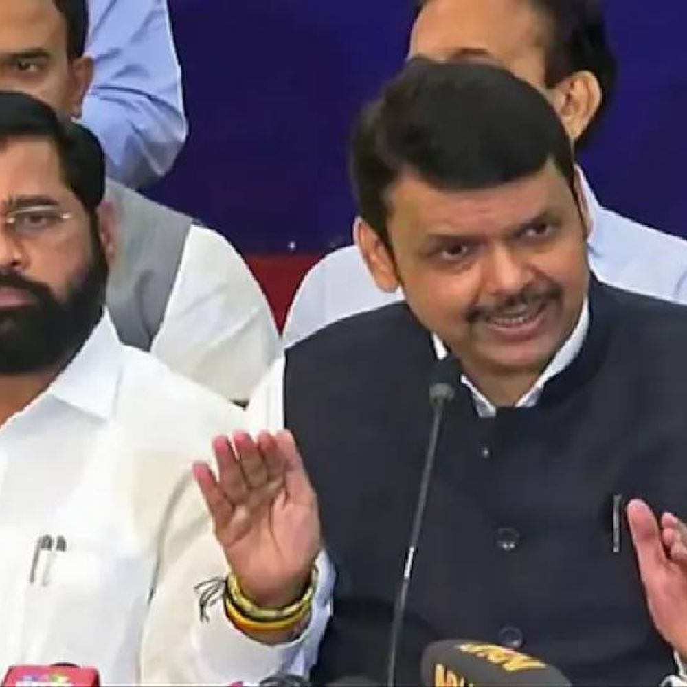 महायुती सरकारचा सावळा गोंधळ:एकाच पदाचा पदभार वेगवेगळ्या अधिकाऱ्यांकडे सोपवण्याचे आदेश; शिंदे, फडणवीसांत संघर्ष आहे का?