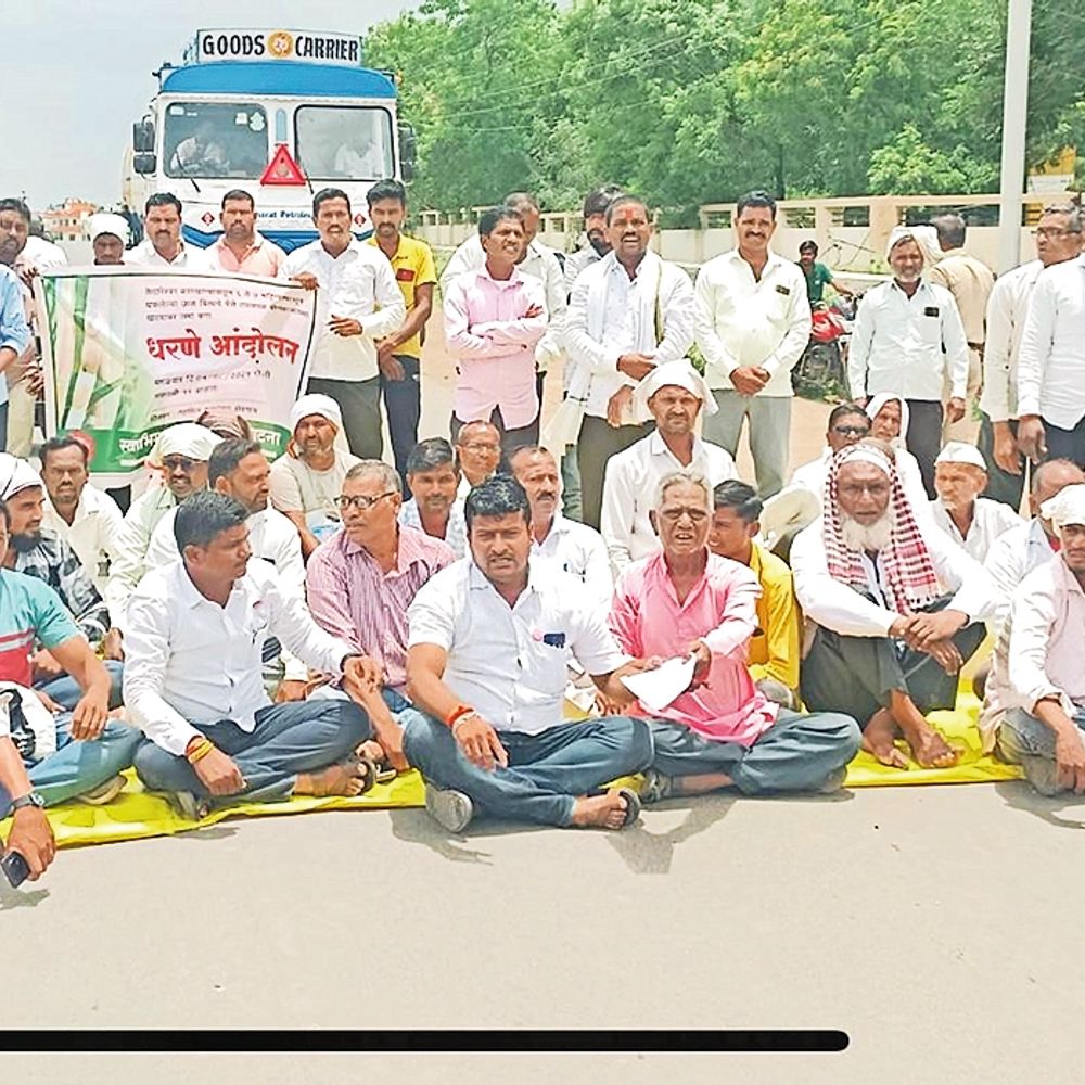 ऊसाचे थकीत पेमेंट मिळण्यासाठी "स्वाभिमानी'ची निदर्शने व धरणे