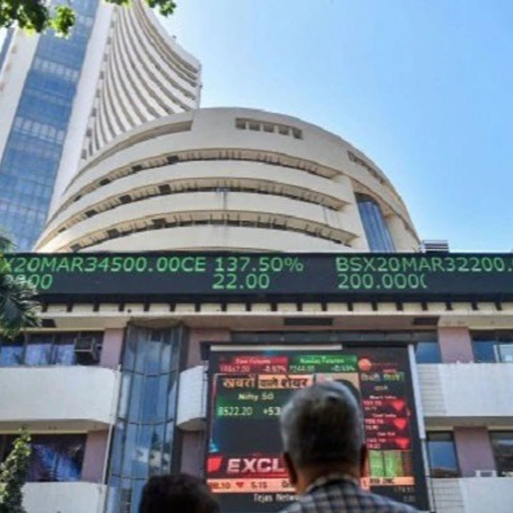 सेन्सेक्स 300 अंकांनी घसरला, 80,300च्या पातळीवर:निफ्टीतही 100 अंकांची घट; बँकिंग आणि ऑटो शेअर्समध्ये घसरण