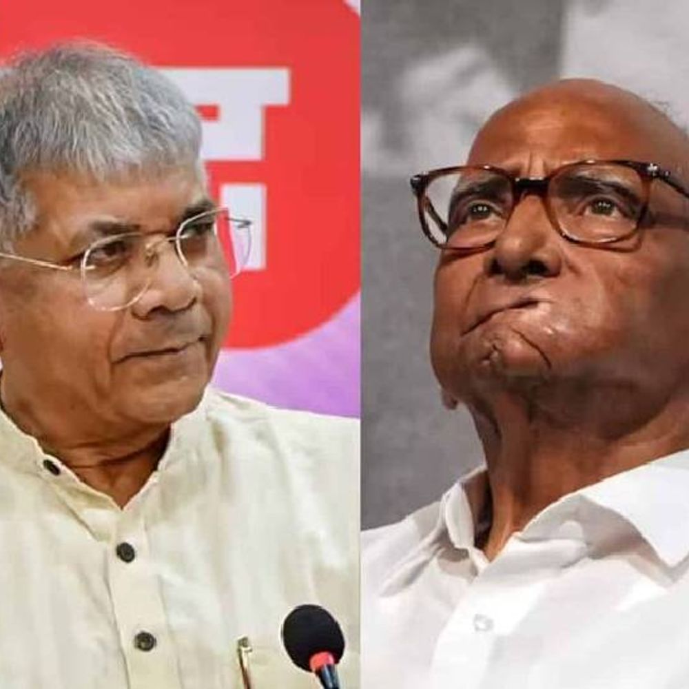 शरद पवार भाजपचे हस्तक:प्रकाश आंबेडकर यांचा आरोप; 15 दिवसांत देशाच्या राजकारणात मोठे बदल होणार असल्याचा दावा