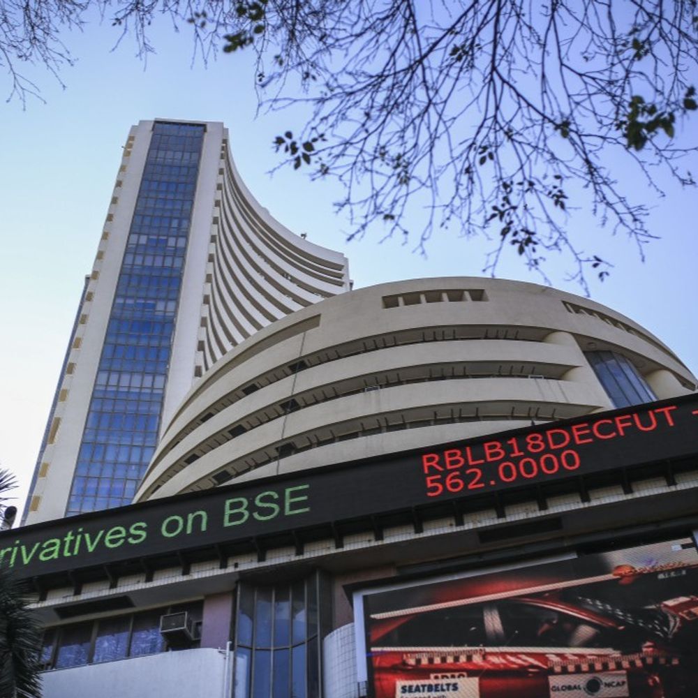 सेन्सेक्स 150 पेक्षा जास्त अंकांनी घसरला:80,500च्या पातळीवर, निफ्टीतही 50 अंकांची घट; बँकिंग आणि आयटी शेअर्समध्ये घसरण